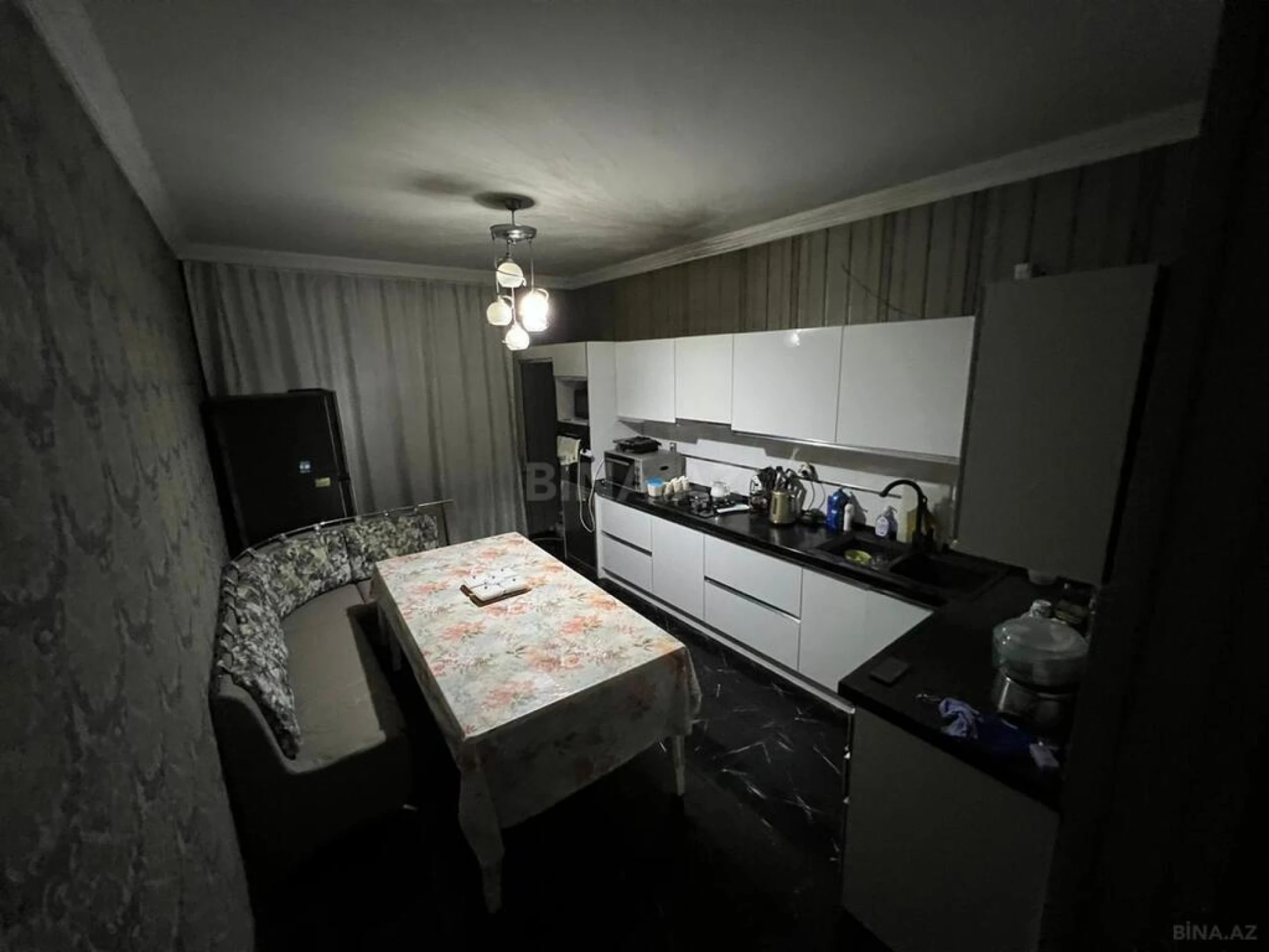 Satılır 3 otaqlı mənzil 147 m²