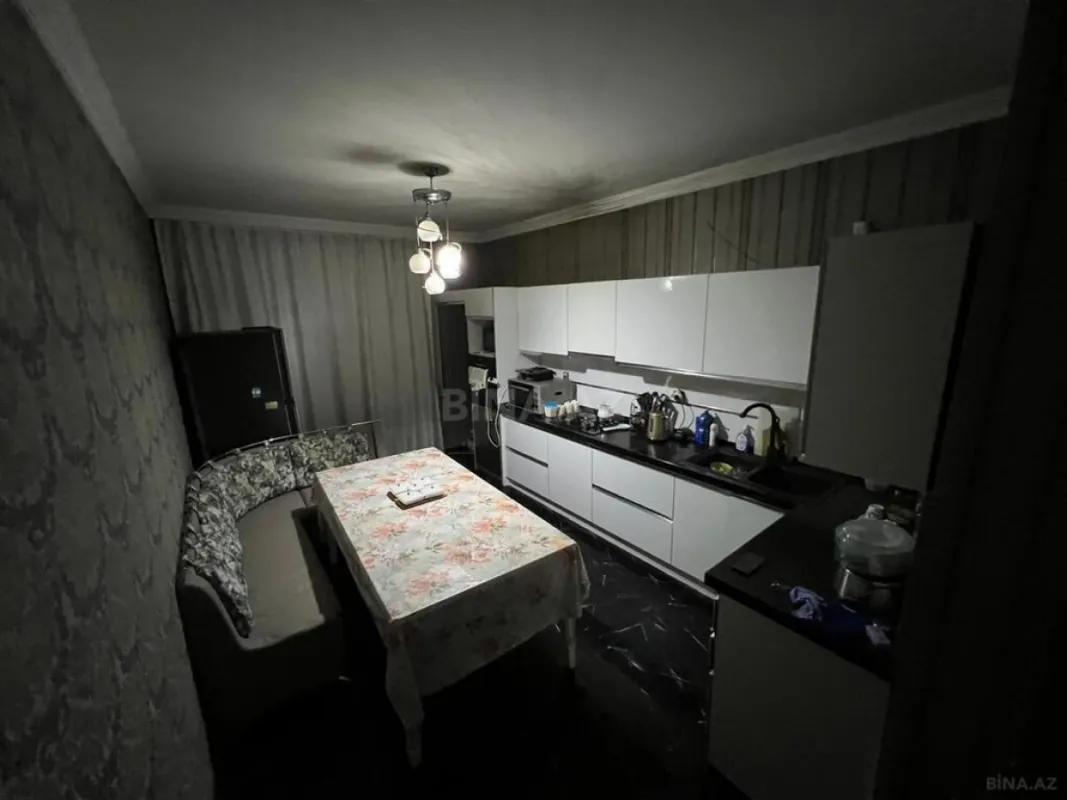 Satılır 3 otaqlı mənzil 147 m²