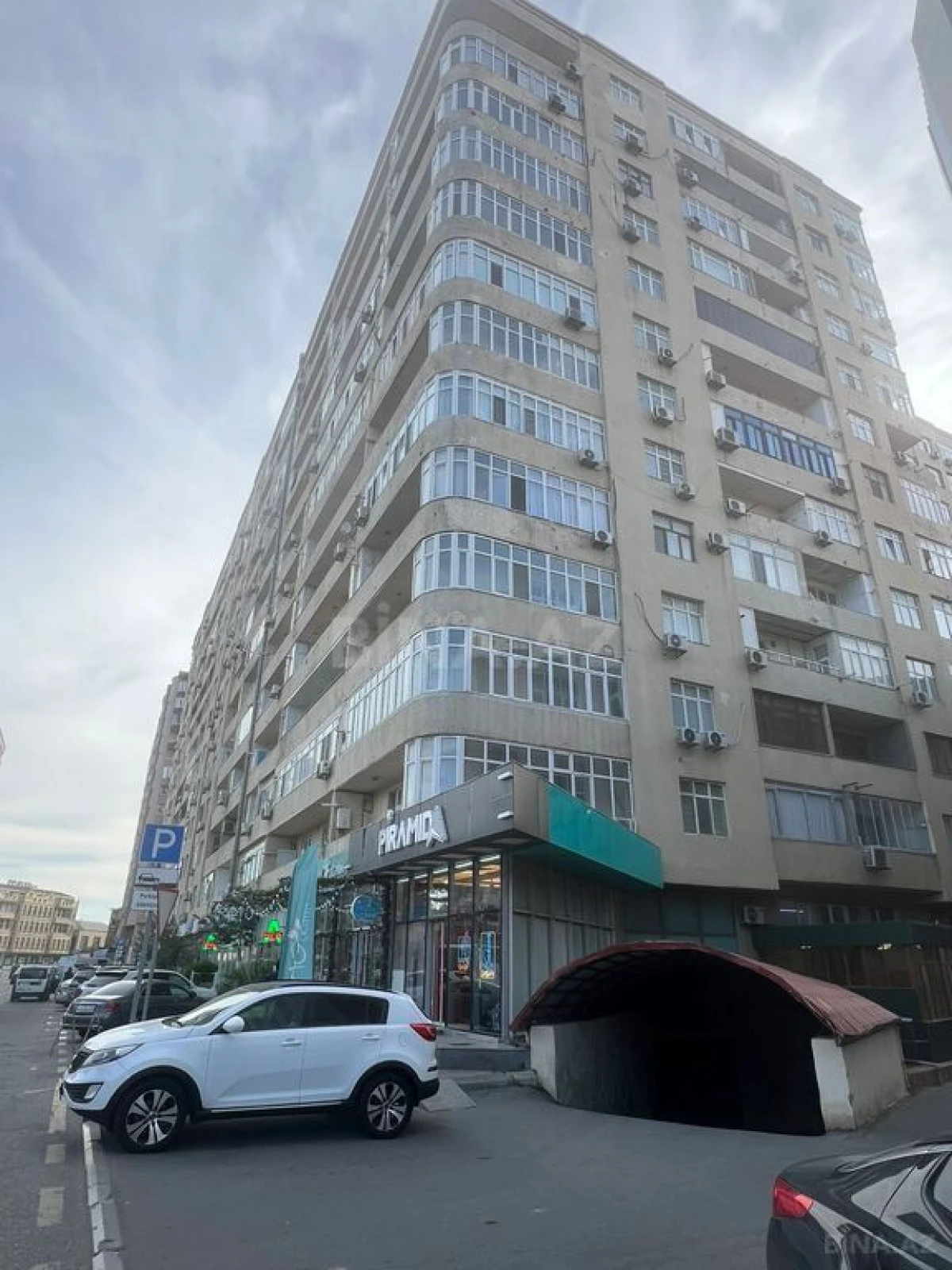 Satılır 3 otaqlı mənzil 125 m²