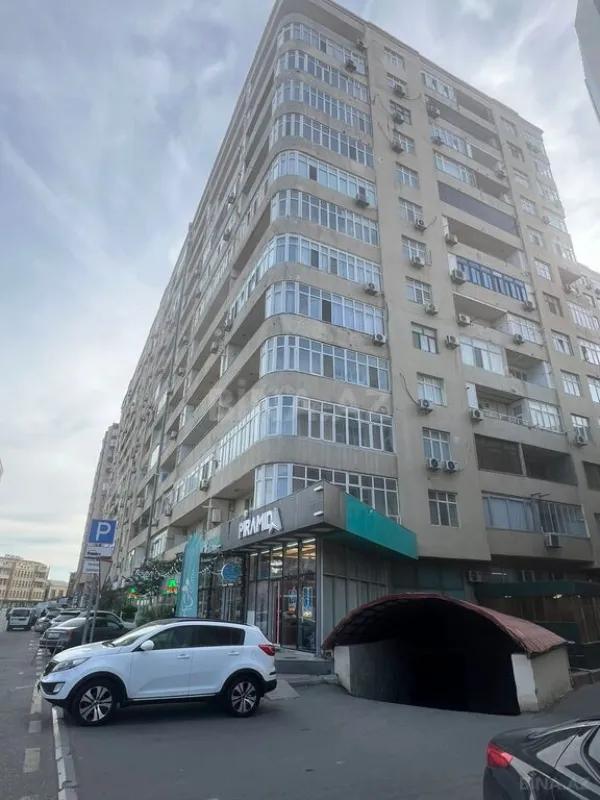 Satılır 3 otaqlı mənzil 125 m²