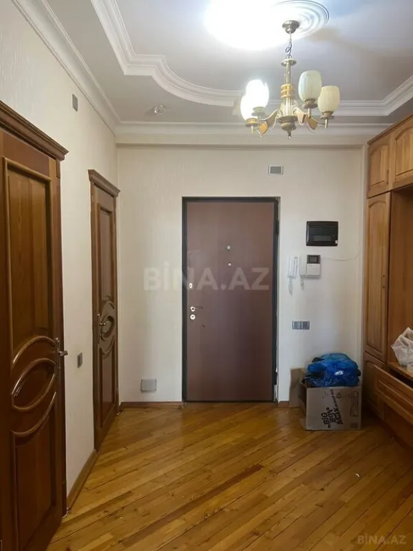 Satılır 3 otaqlı mənzil 125 m²