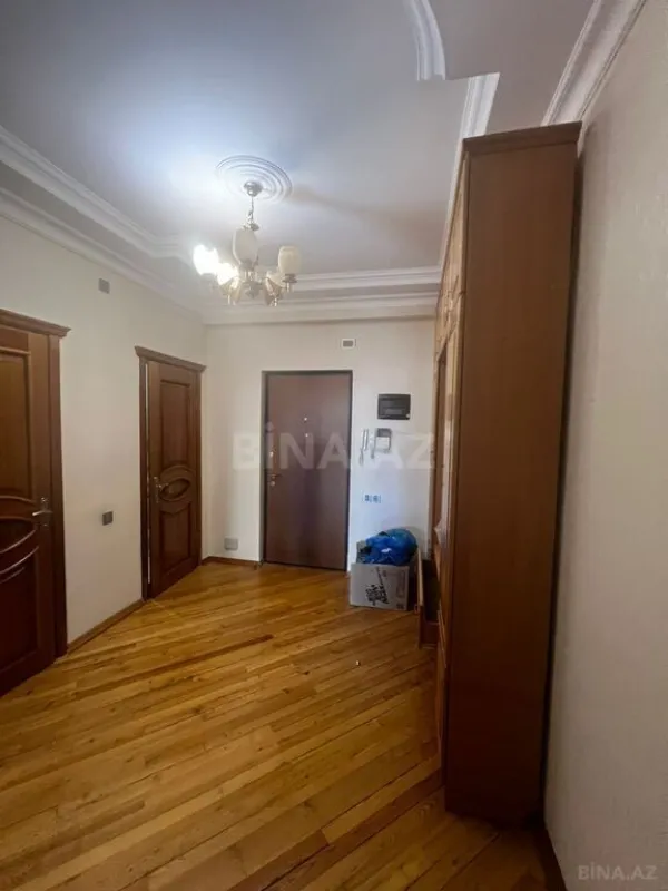 Satılır 3 otaqlı mənzil 125 m²