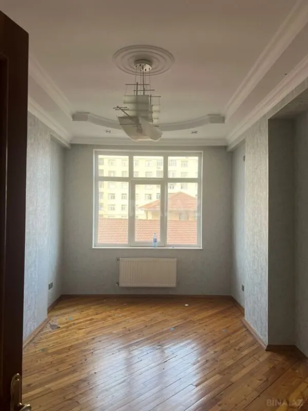 Satılır 3 otaqlı mənzil 125 m²