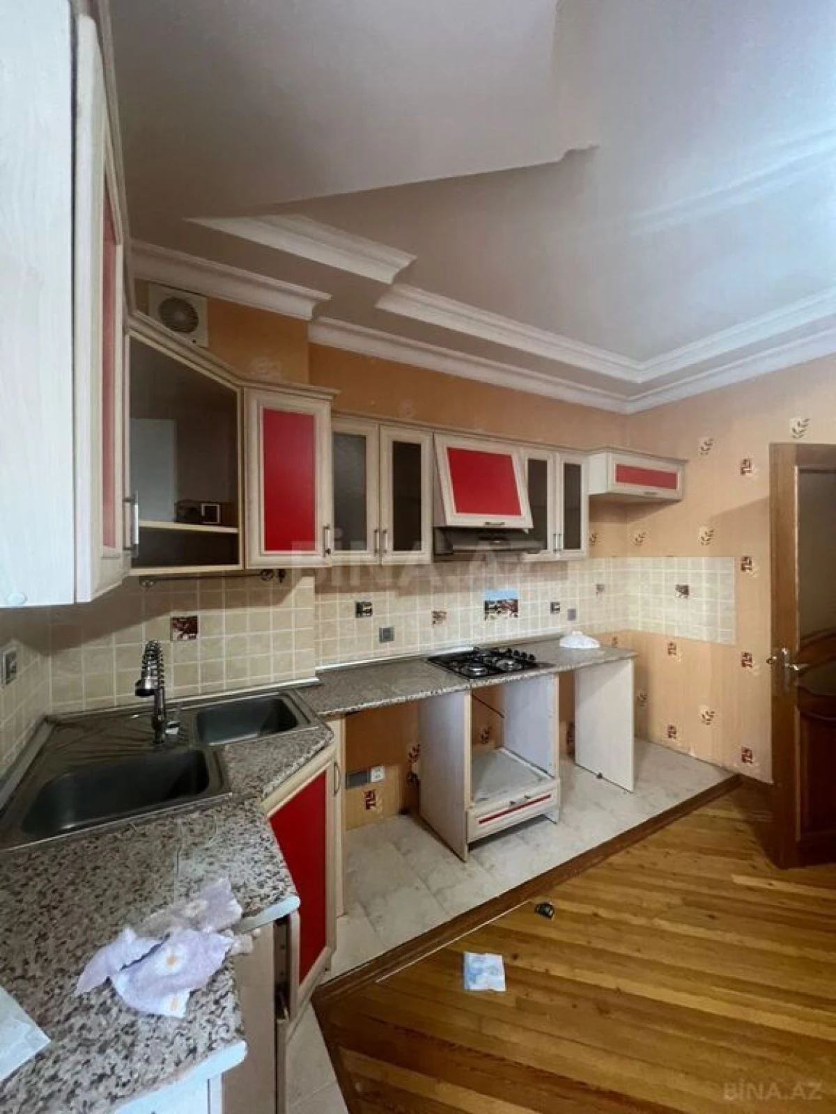 Satılır 3 otaqlı mənzil 125 m²