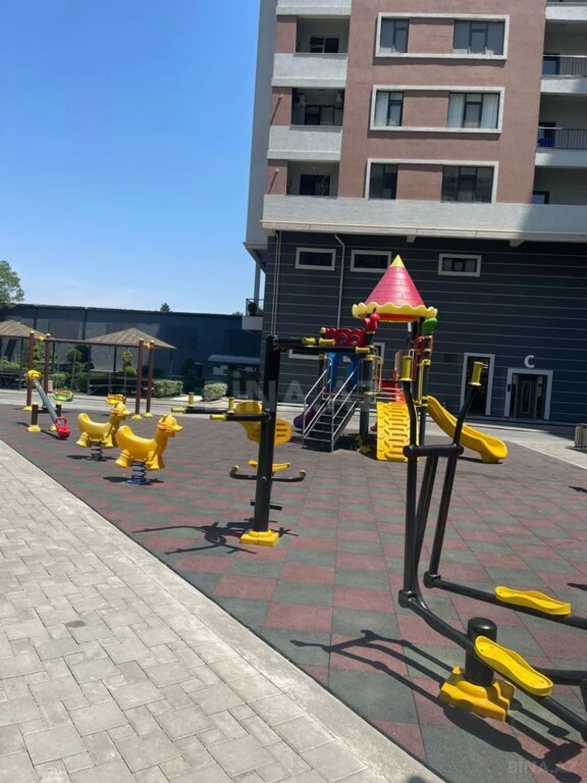 Satılır 3 otaqlı mənzil 110.5 m²