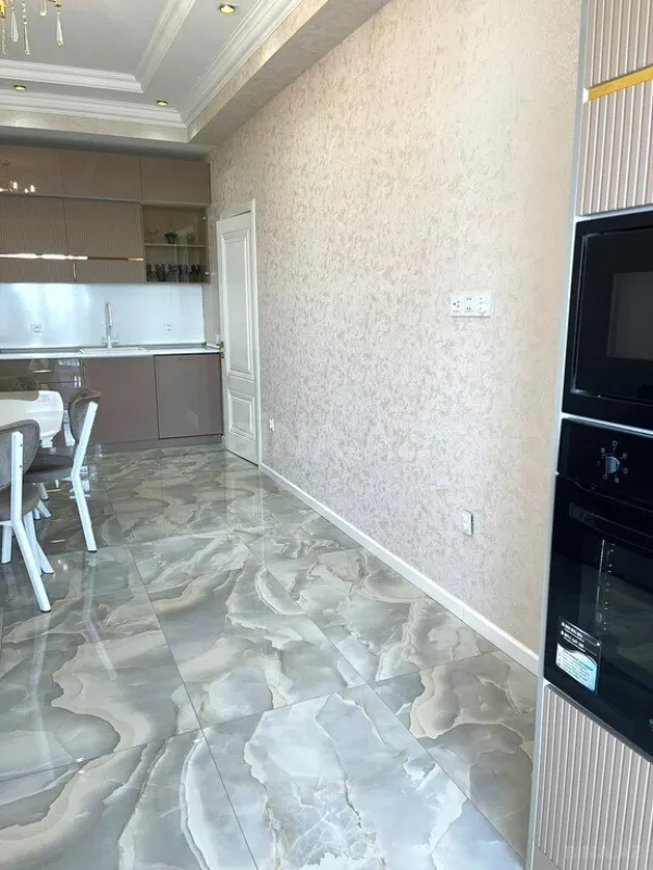 Satılır 3 otaqlı mənzil 110.5 m²