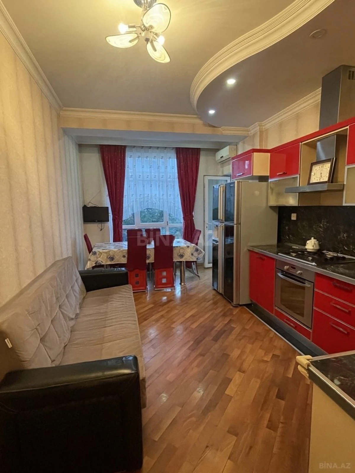 Kirayə verilir 4 otaqlı mənzil 168 m²