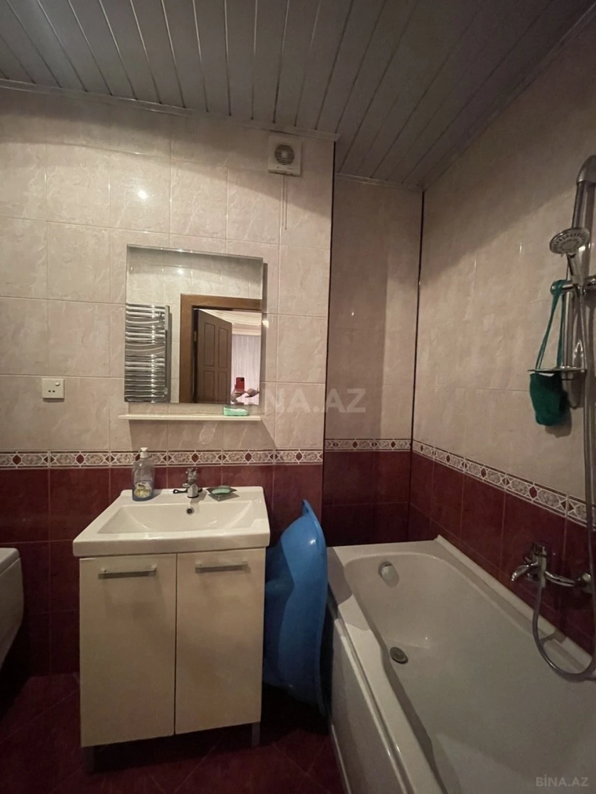 Kirayə verilir 4 otaqlı mənzil 168 m²