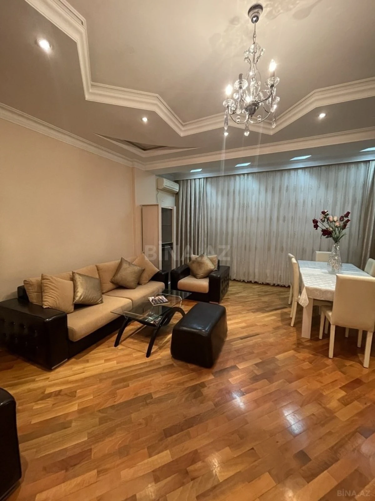 Kirayə verilir 4 otaqlı mənzil 168 m²