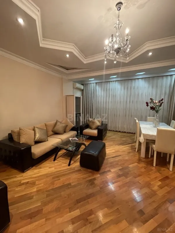 Kirayə verilir 4 otaqlı mənzil 168 m²