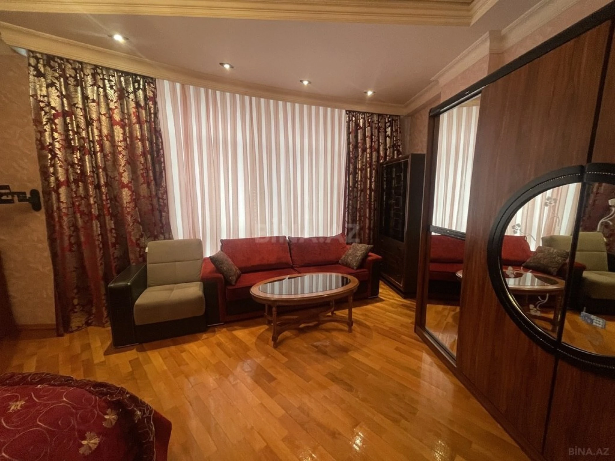 Kirayə verilir 4 otaqlı mənzil 168 m²