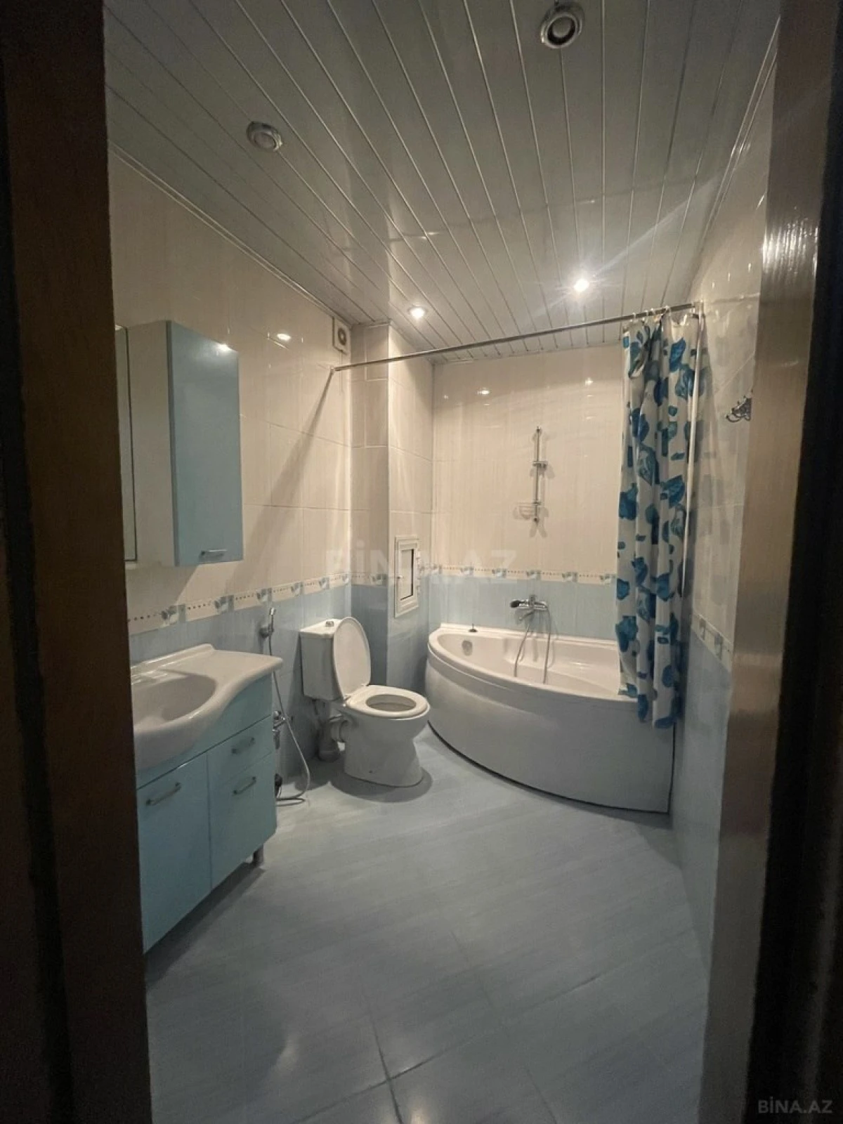 Kirayə verilir 4 otaqlı mənzil 168 m²