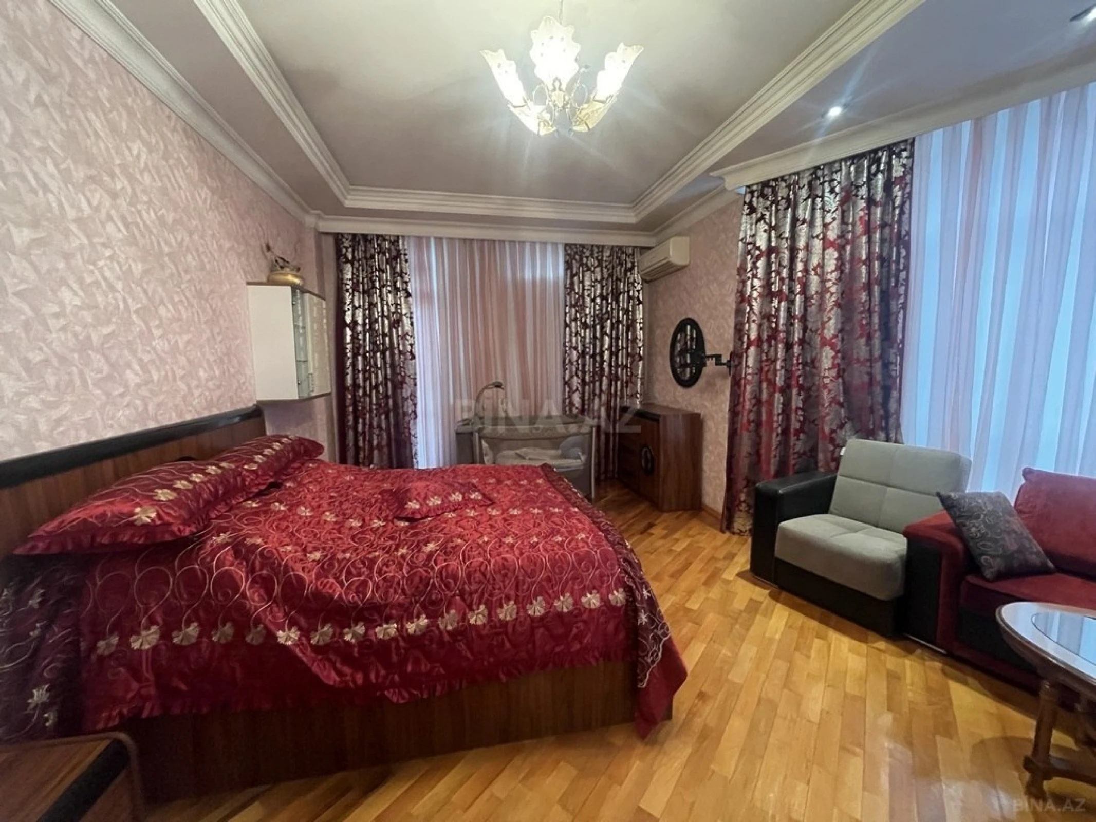 Kirayə verilir 4 otaqlı mənzil 168 m²