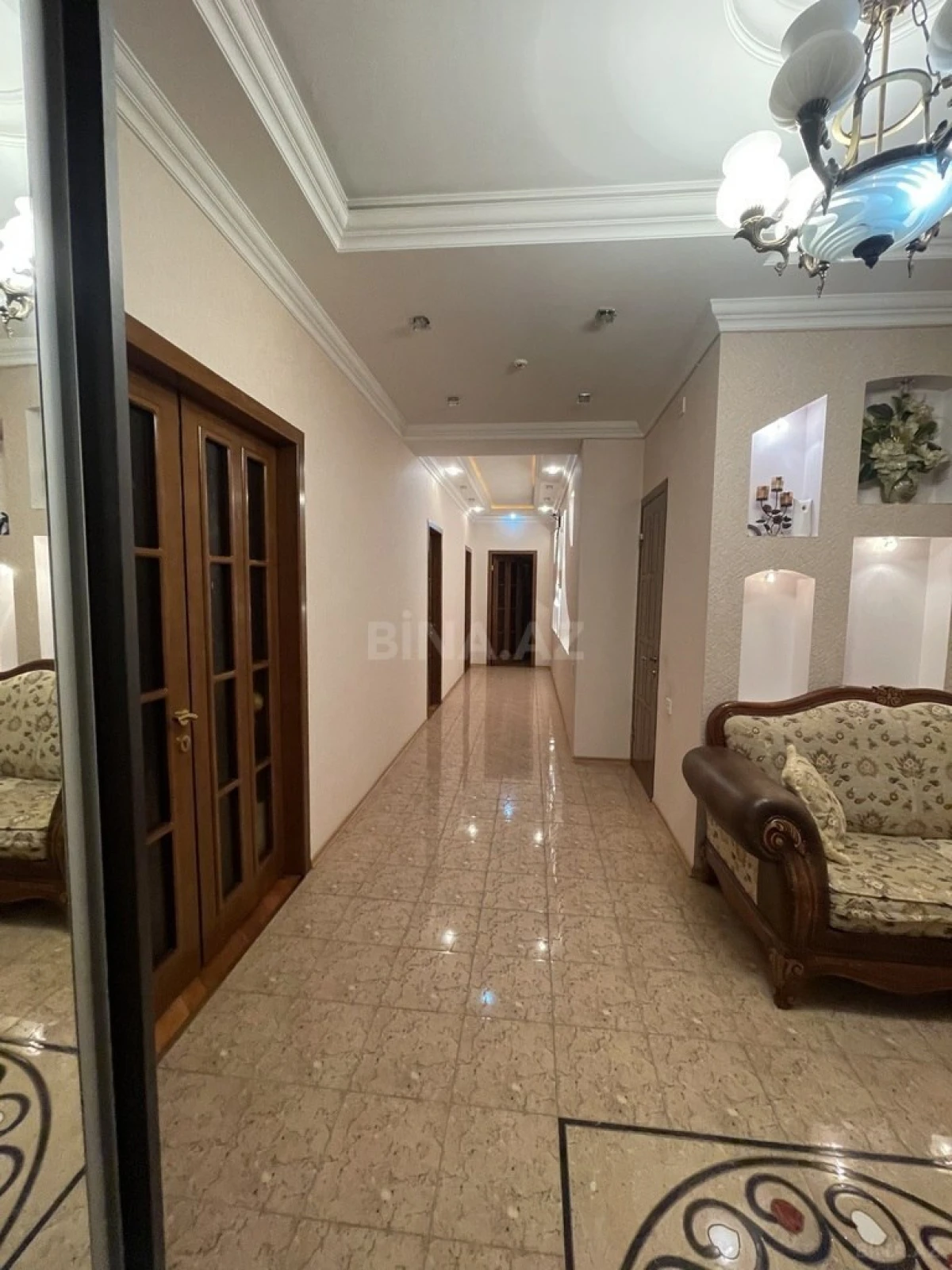 Kirayə verilir 4 otaqlı mənzil 168 m²