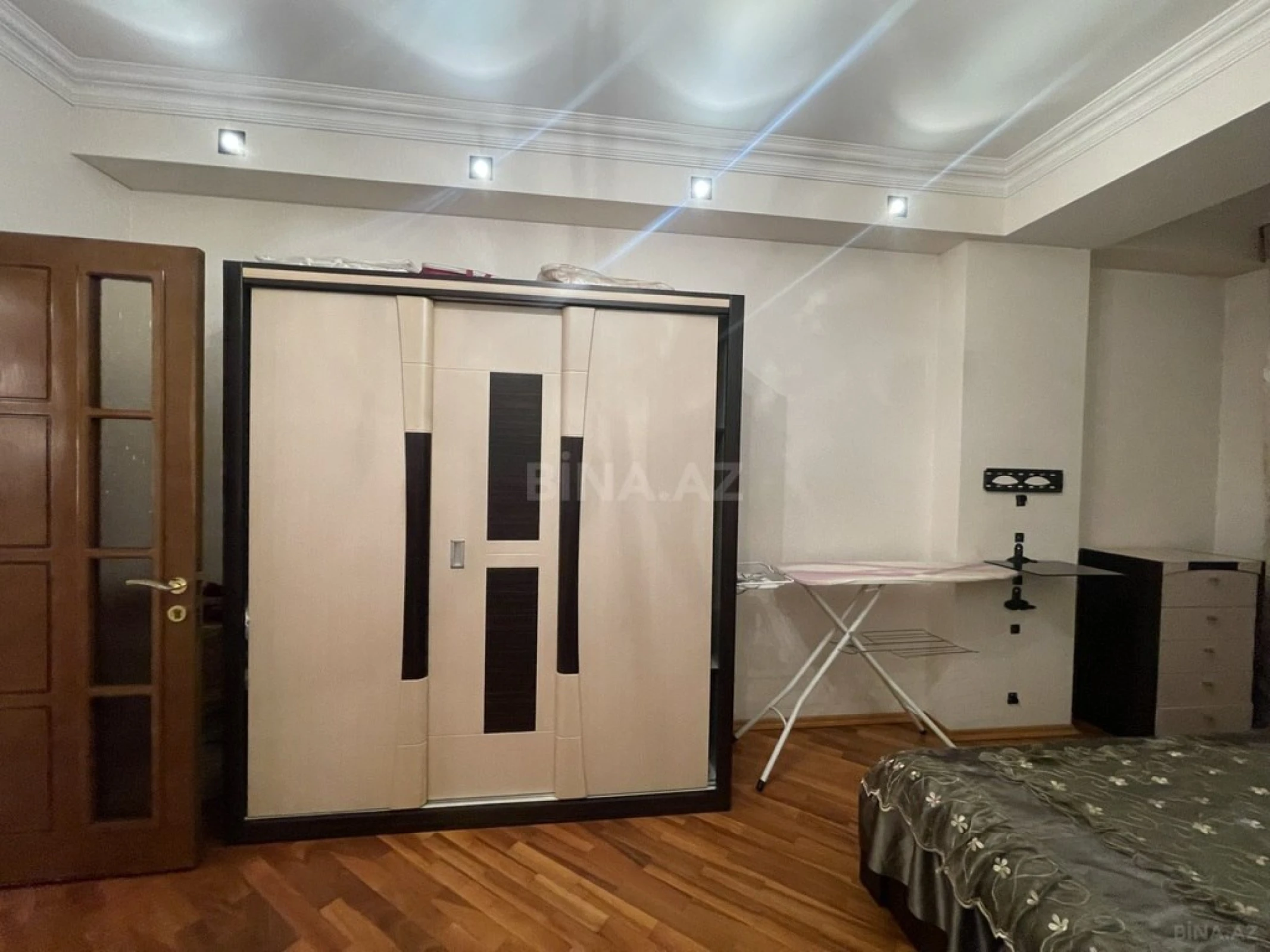 Kirayə verilir 4 otaqlı mənzil 168 m²