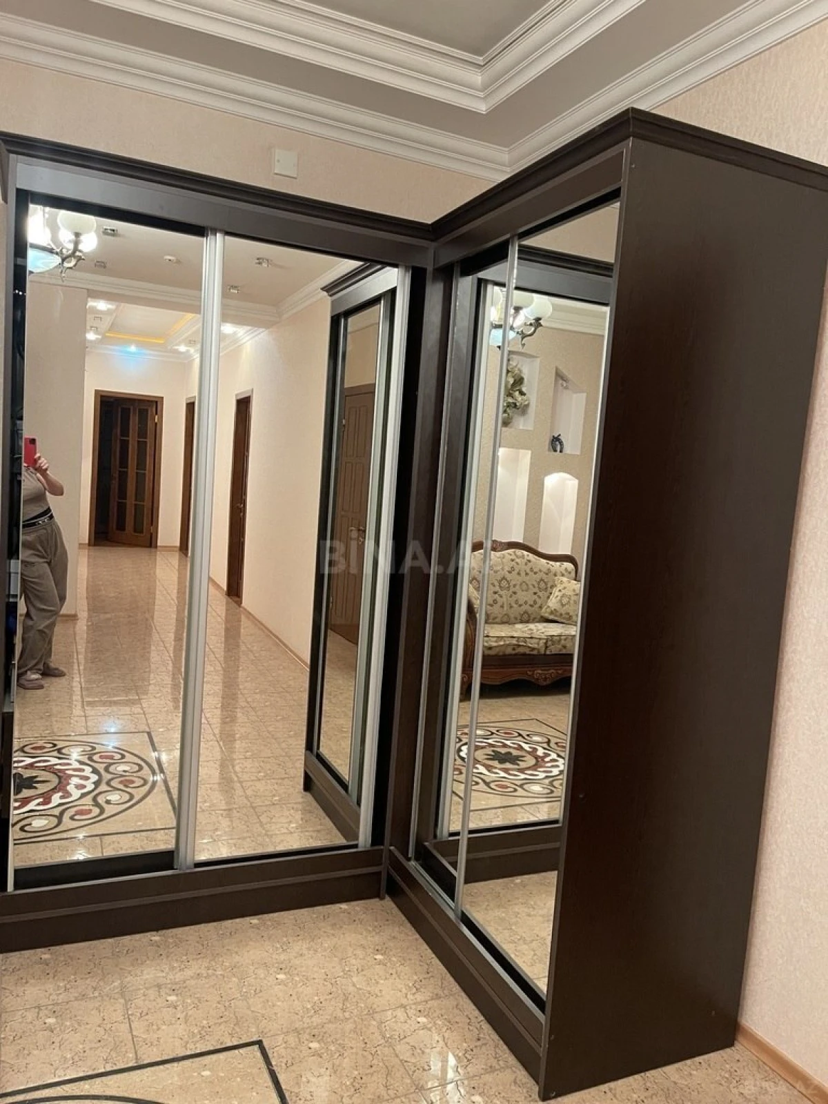Kirayə verilir 4 otaqlı mənzil 168 m²