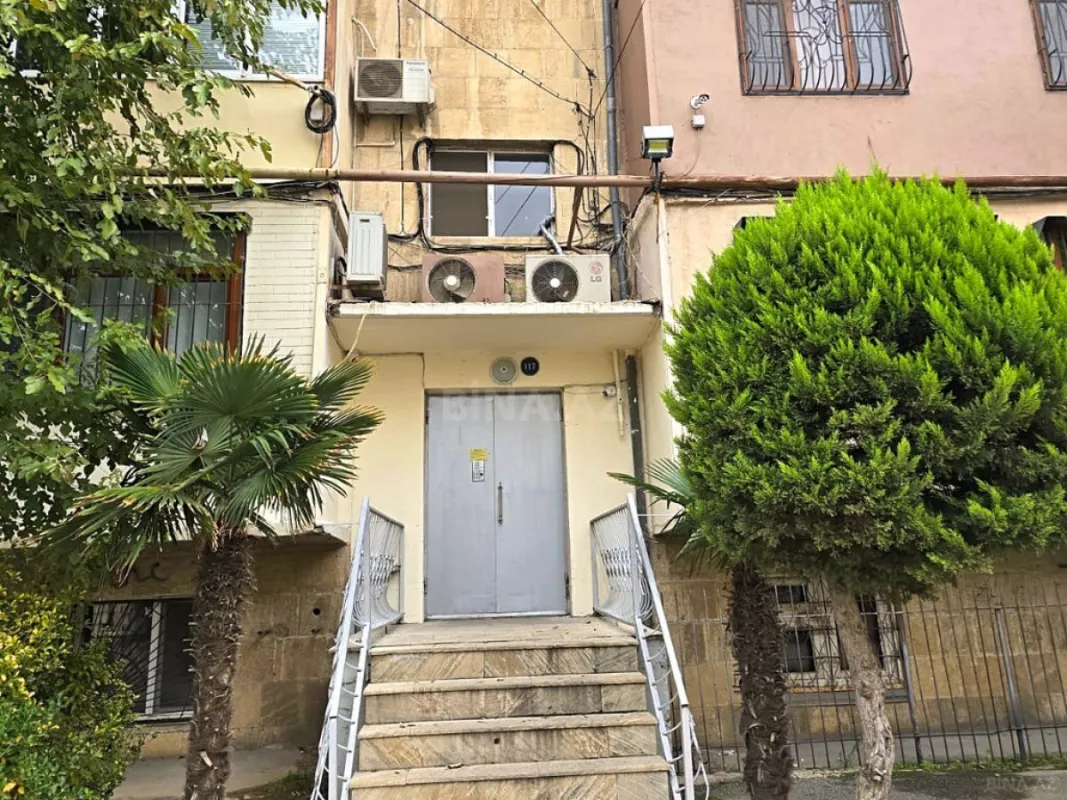 Satılır 5 otaqlı mənzil 125 m²