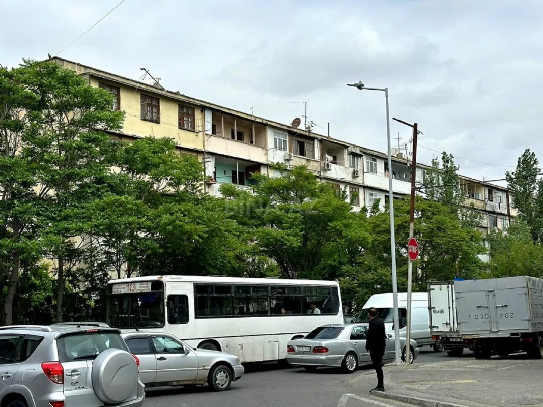 Satılır 5 otaqlı mənzil 125 m²