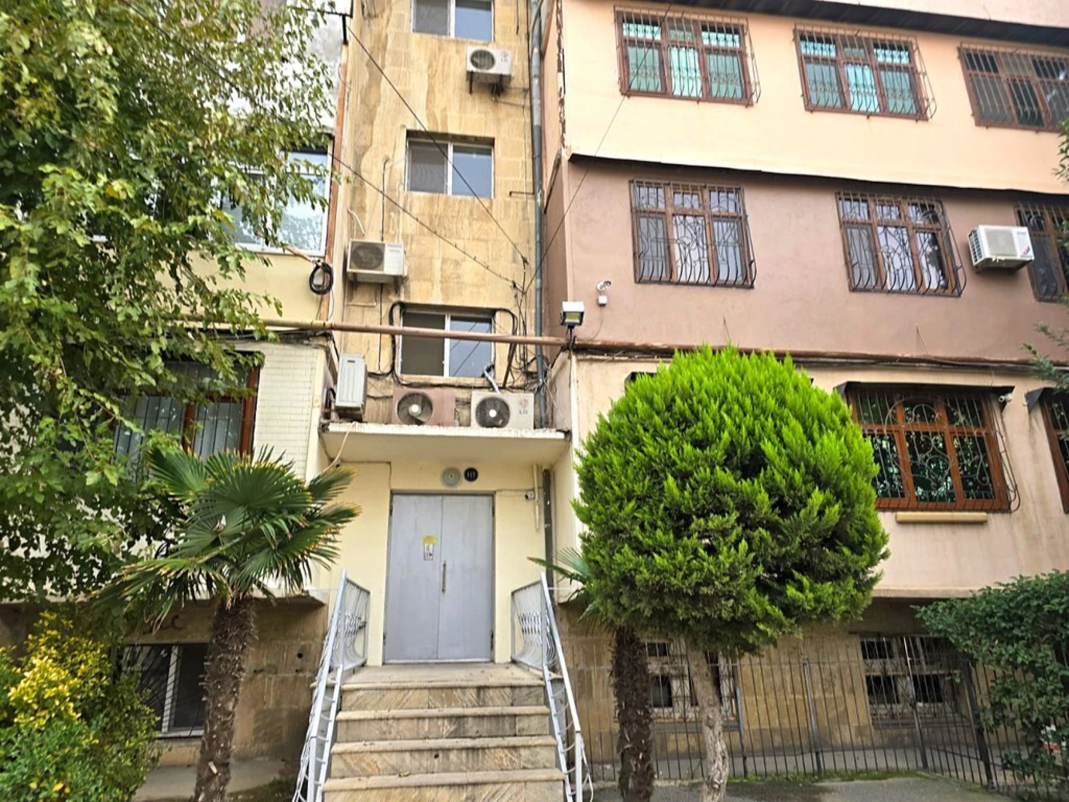 Satılır 5 otaqlı mənzil 125 m²