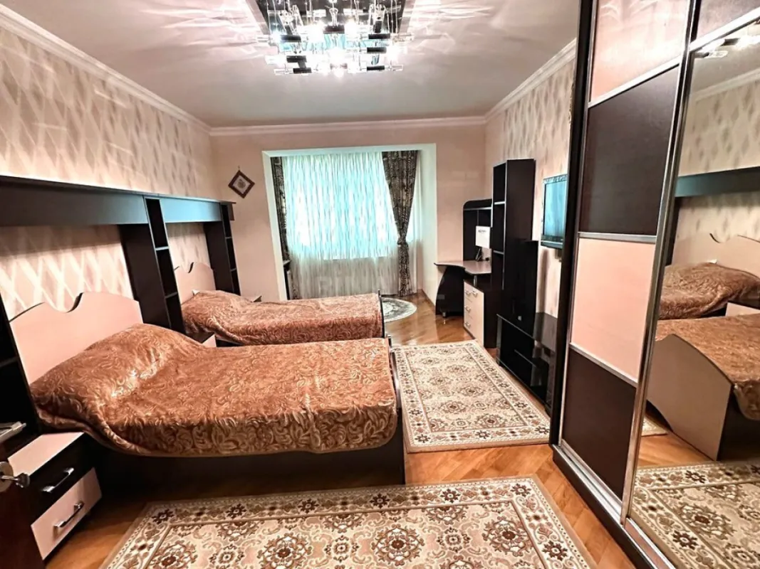 Satılır 5 otaqlı mənzil 125 m²