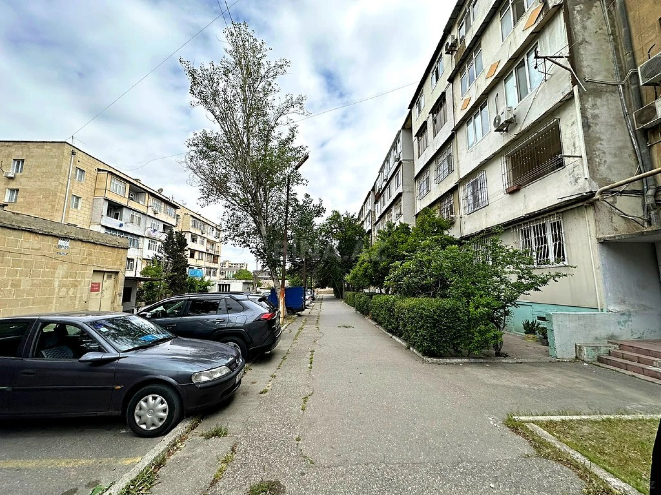 Satılır 5 otaqlı mənzil 125 m²