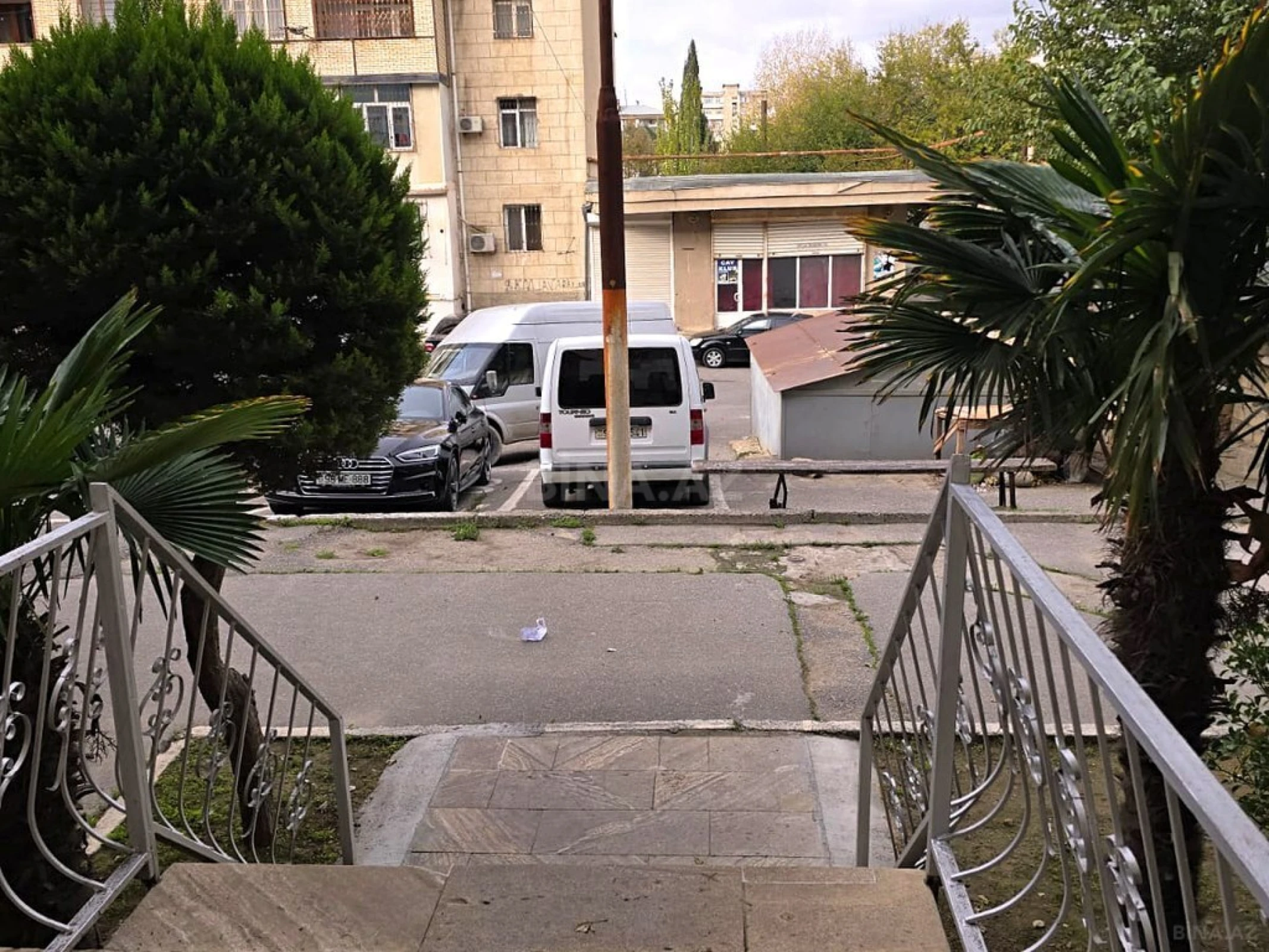 Satılır 5 otaqlı mənzil 125 m²