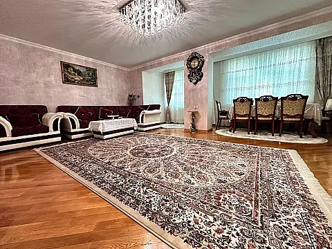 Satılır 5 otaqlı mənzil 125 m²