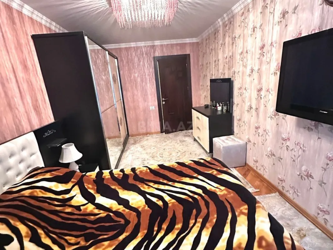 Satılır 5 otaqlı mənzil 125 m²