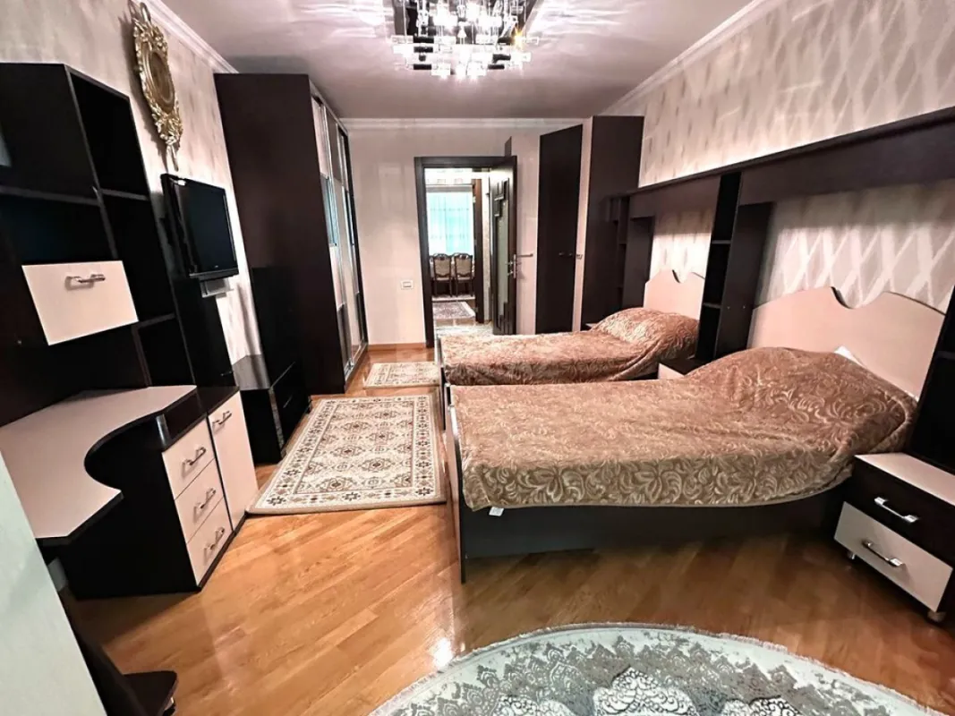 Satılır 5 otaqlı mənzil 125 m²