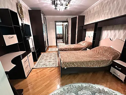 Satılır 5 otaqlı mənzil 125 m²