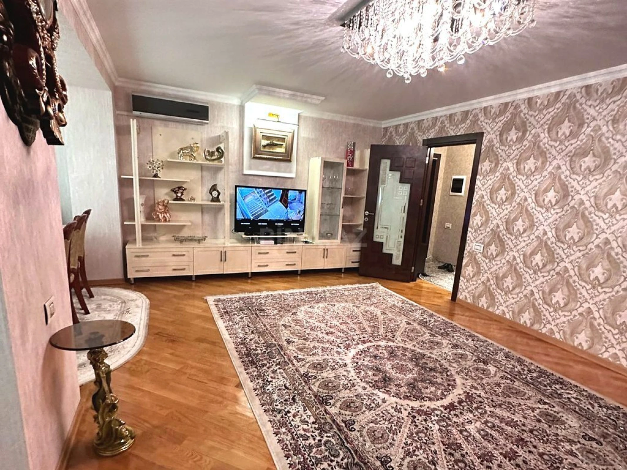 Satılır 5 otaqlı mənzil 125 m²