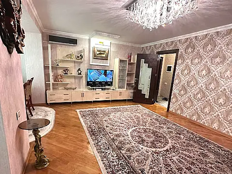 Satılır 5 otaqlı mənzil 125 m²