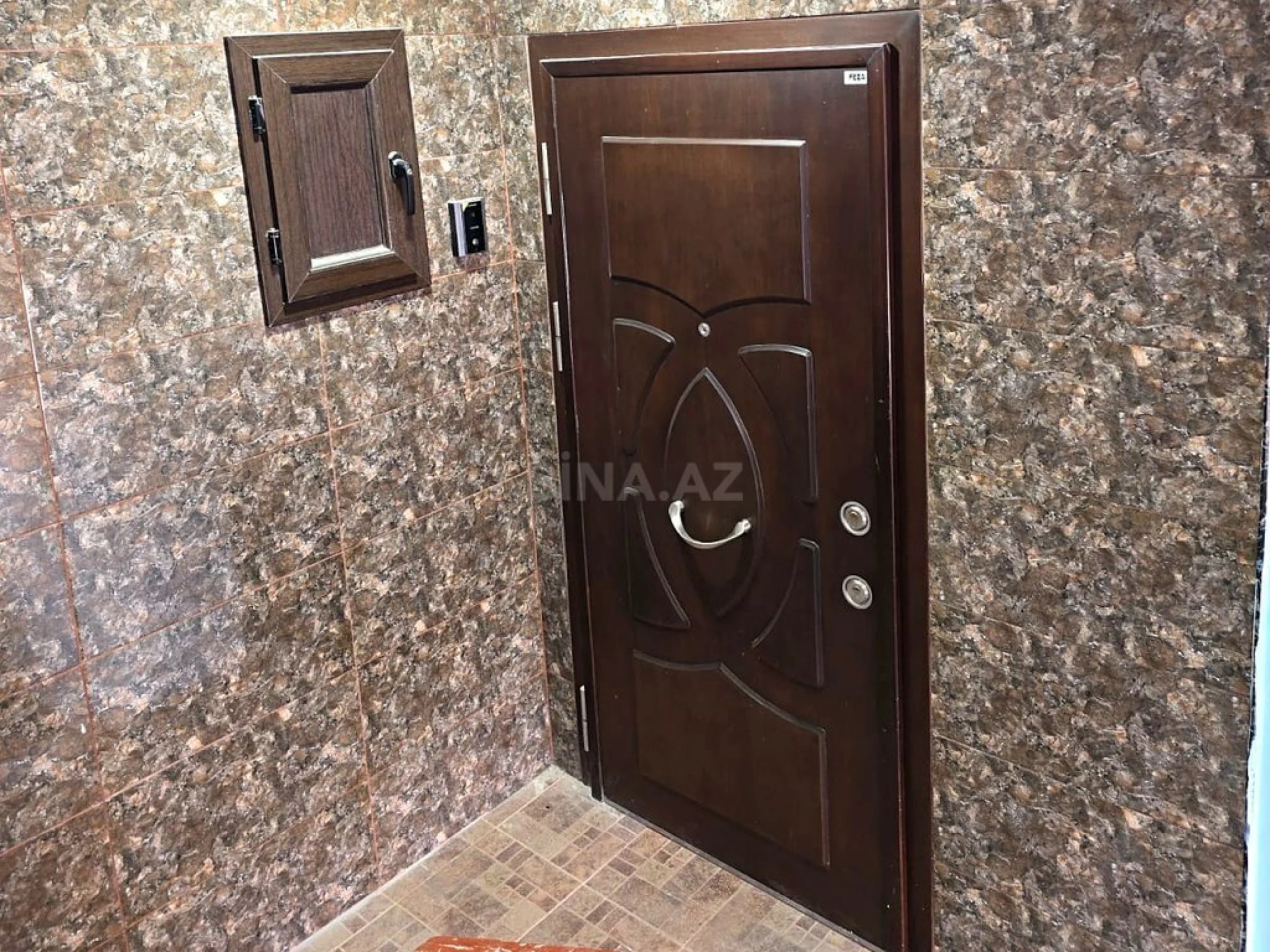 Satılır 5 otaqlı mənzil 125 m²
