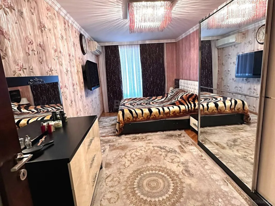 Satılır 5 otaqlı mənzil 125 m²