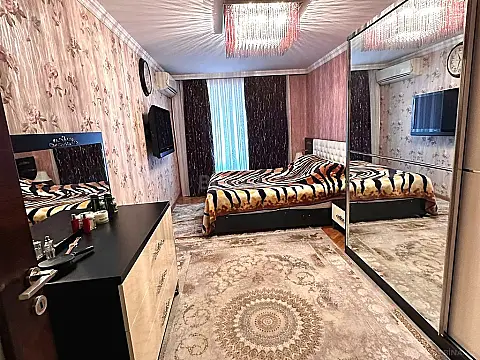 Satılır 5 otaqlı mənzil 125 m²