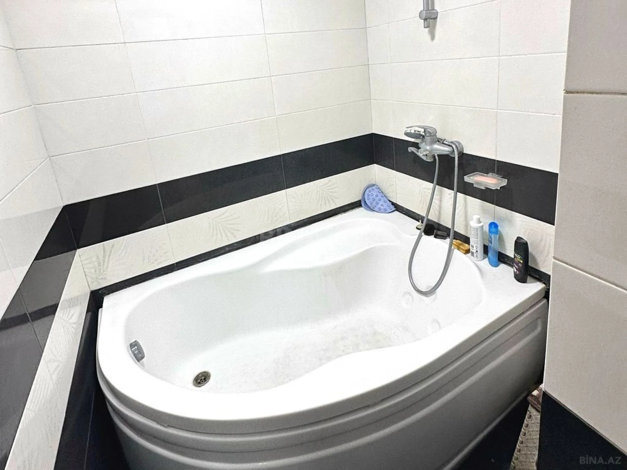 Satılır 5 otaqlı mənzil 125 m²