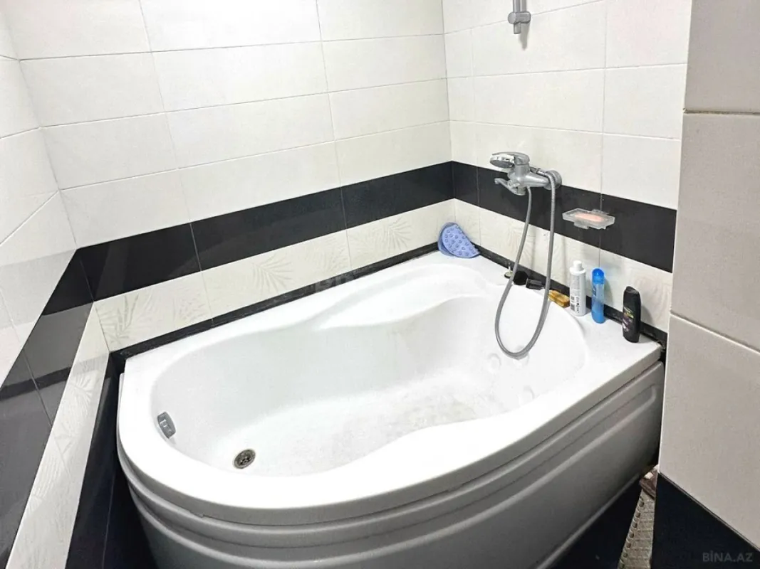 Satılır 5 otaqlı mənzil 125 m²