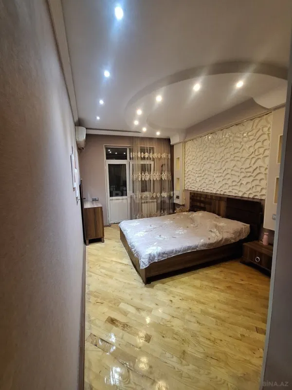 Satılır 4 otaqlı mənzil 110 m²
