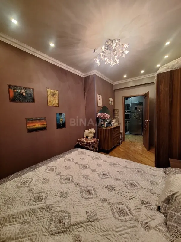 Satılır 4 otaqlı mənzil 110 m²