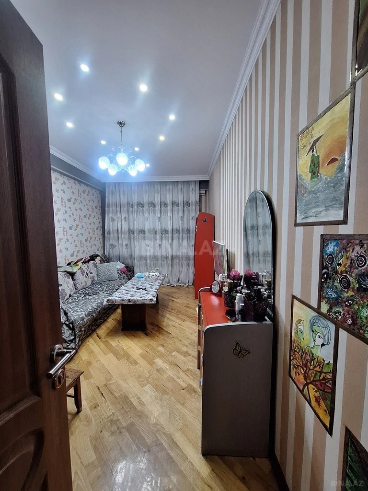 Satılır 4 otaqlı mənzil 110 m²