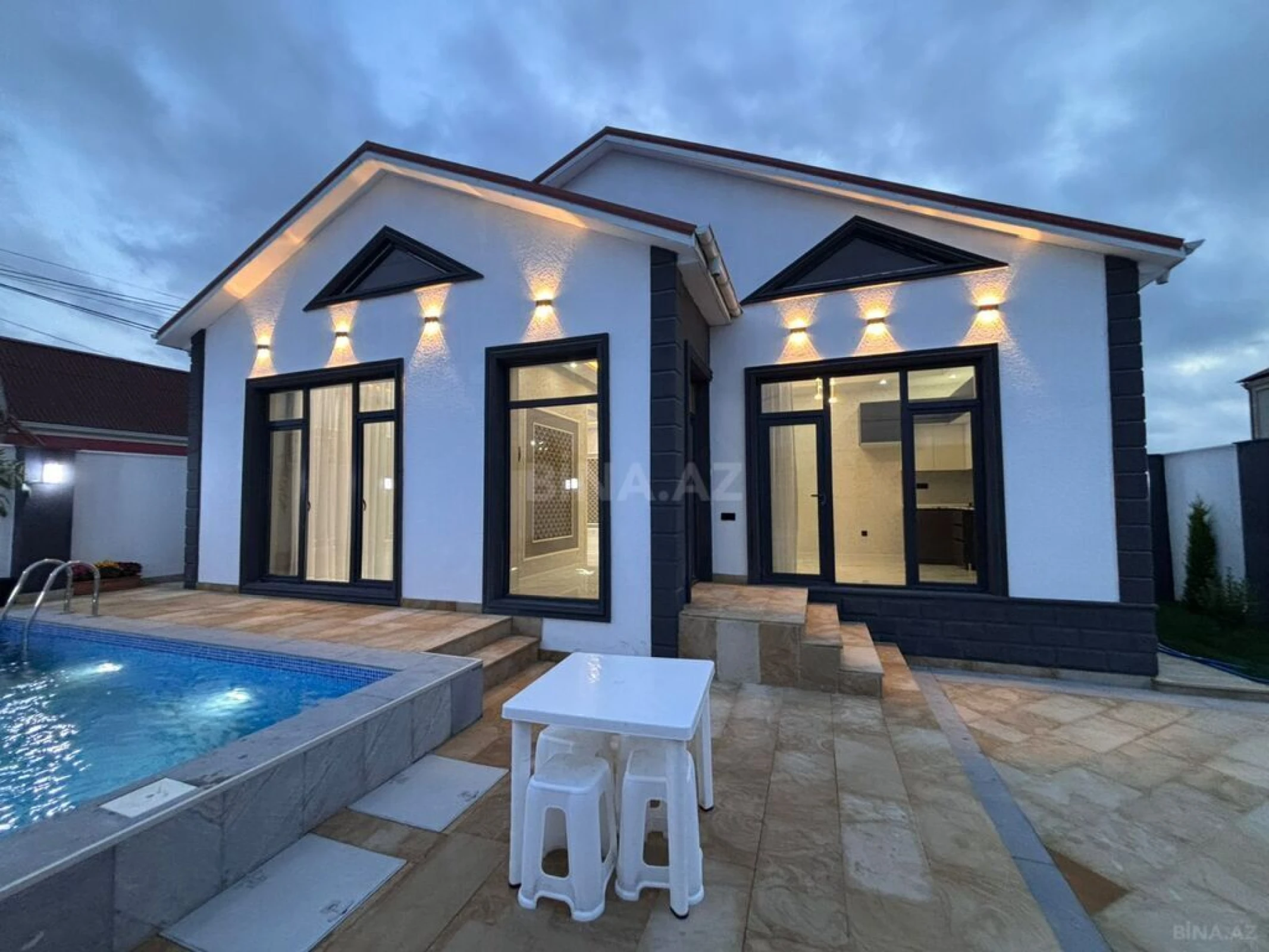 Satılır 4 otaqlı həyət evi 145 m²
