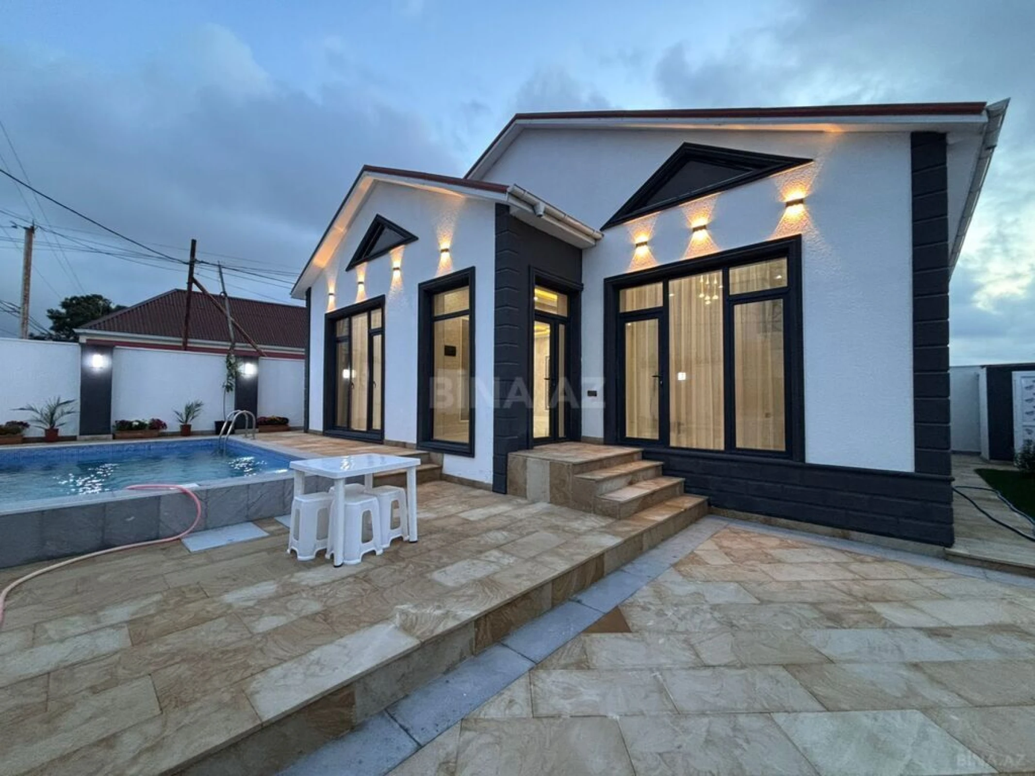 Satılır 4 otaqlı həyət evi 145 m²