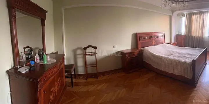 Satılır 4 otaqlı mənzil 120 m²