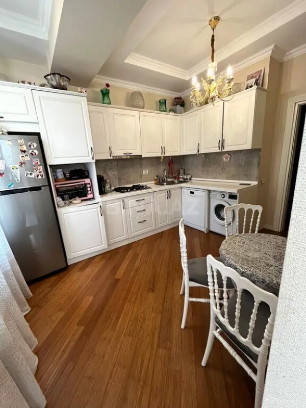 Satılır 3 otaqlı mənzil 110 m²