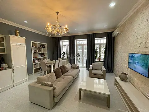 Satılır 2 otaqlı mənzil 70.5 m²