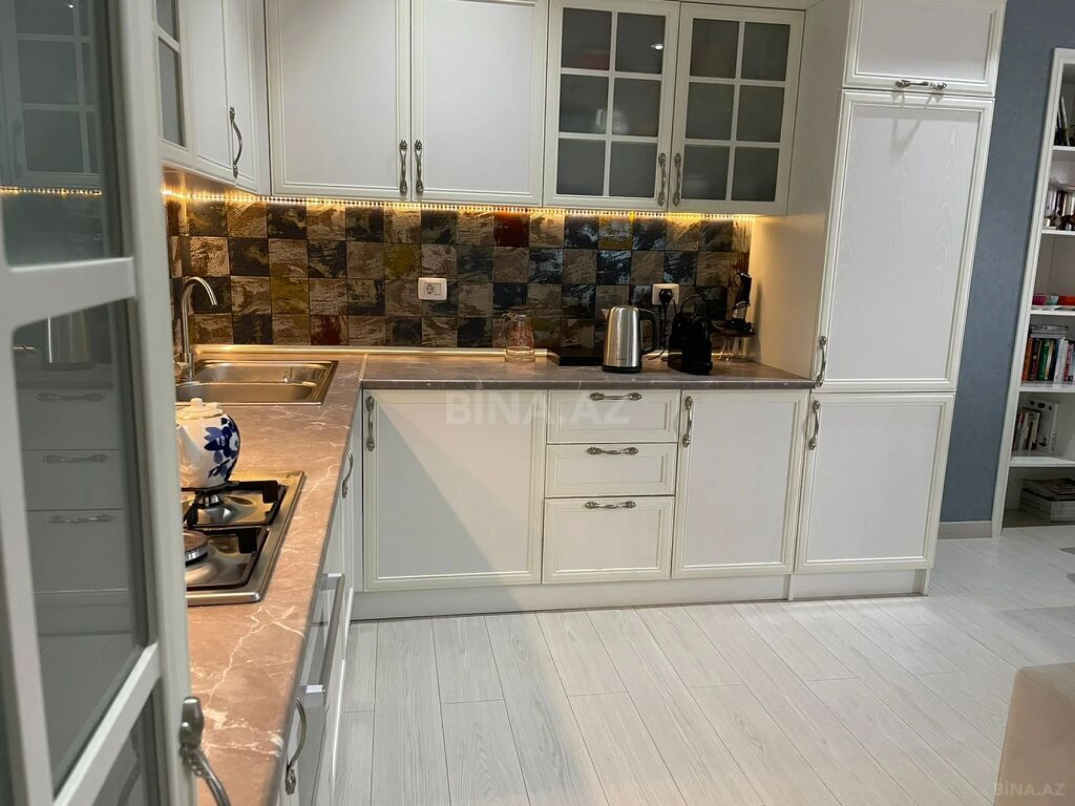 Satılır 2 otaqlı mənzil 70.5 m²