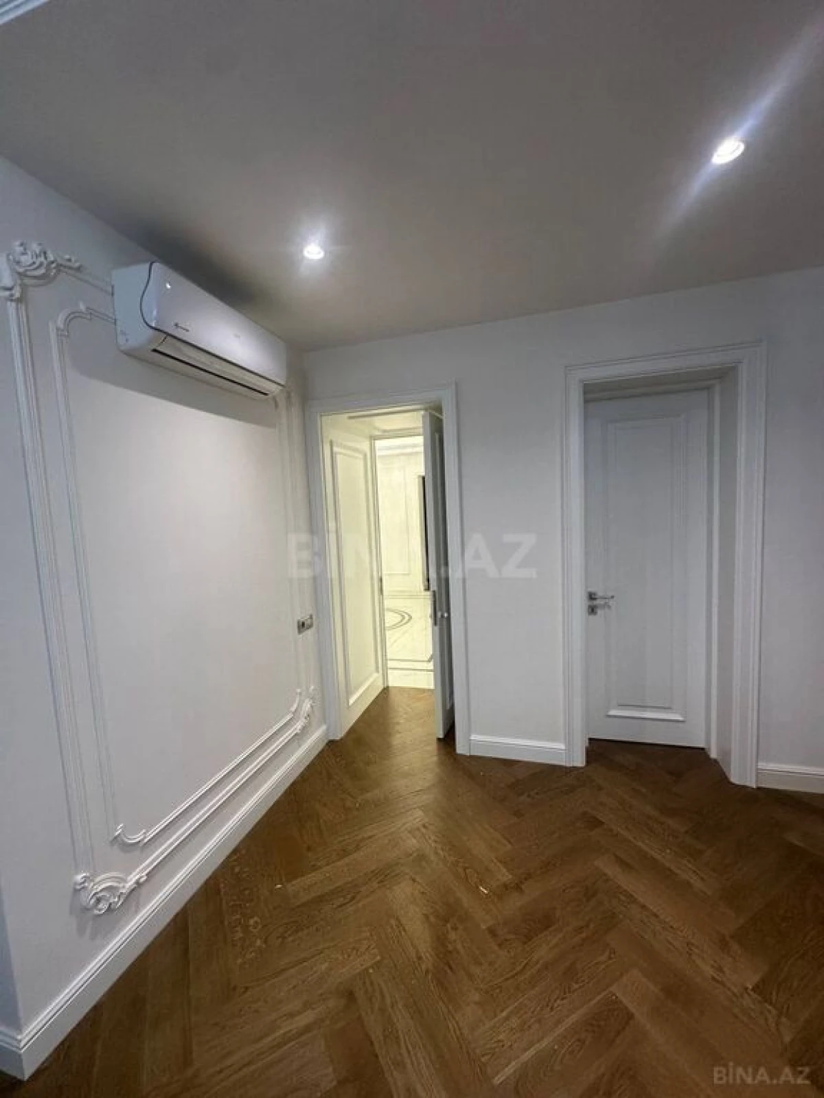 Kirayə verilir 3 otaqlı mənzil 175 m²
