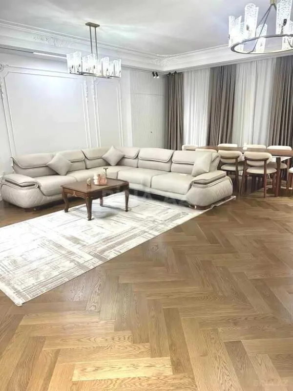 Kirayə verilir 3 otaqlı mənzil 175 m²