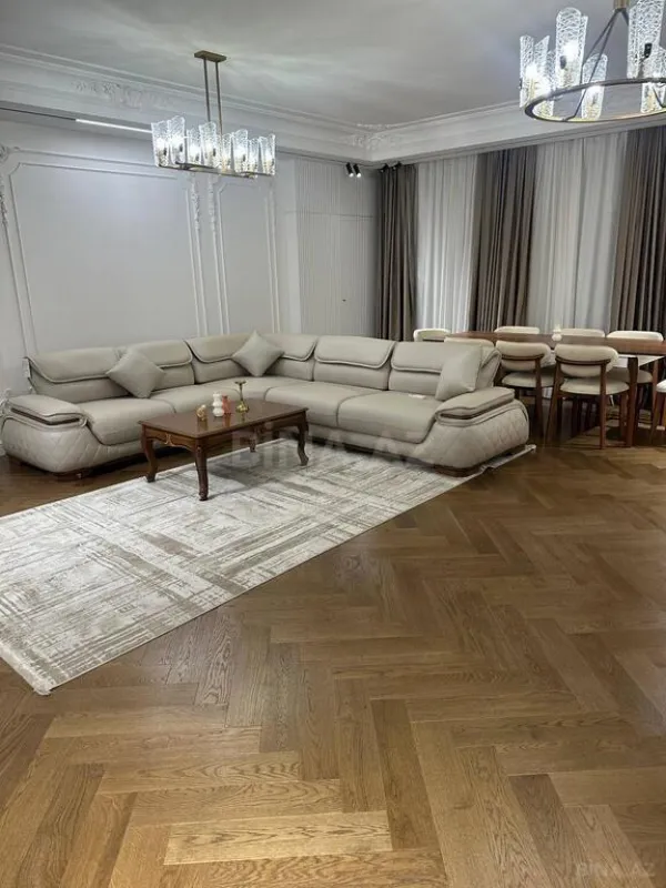 Kirayə verilir 3 otaqlı mənzil 175 m²