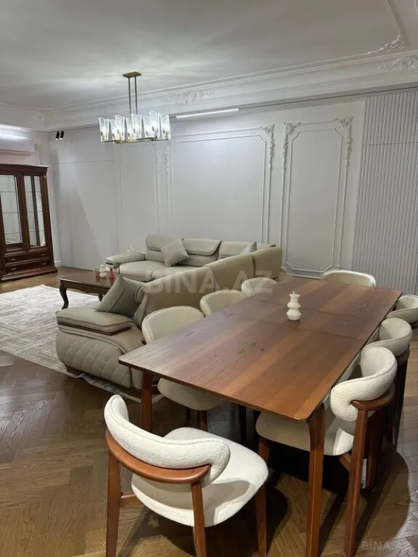 Kirayə verilir 3 otaqlı mənzil 175 m²